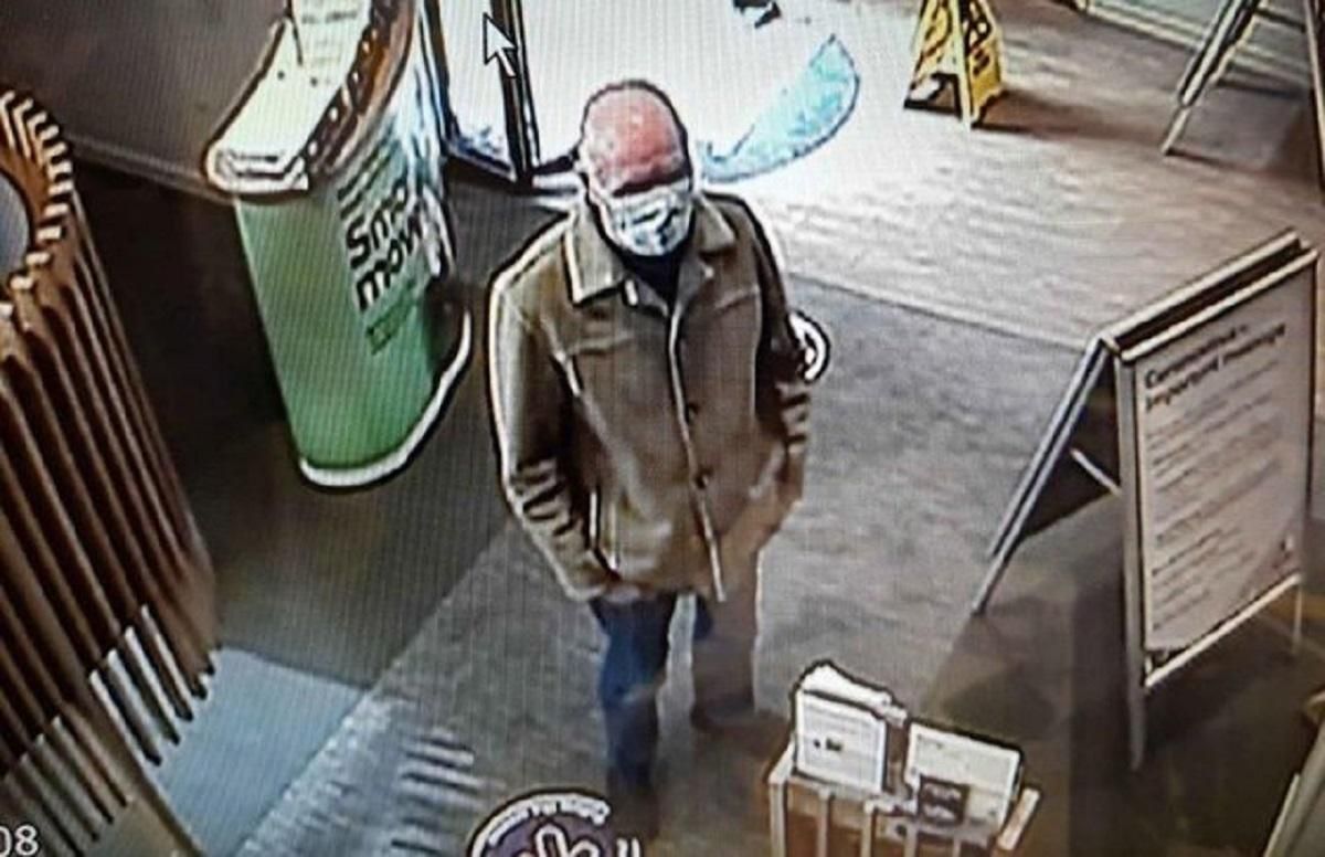 Чоловік не зміг пограбувати банки, бо касири не розібрали його почерк у записках Чоловік не зміг пограбувати банки, бо касири не розібрали його почерк у записках