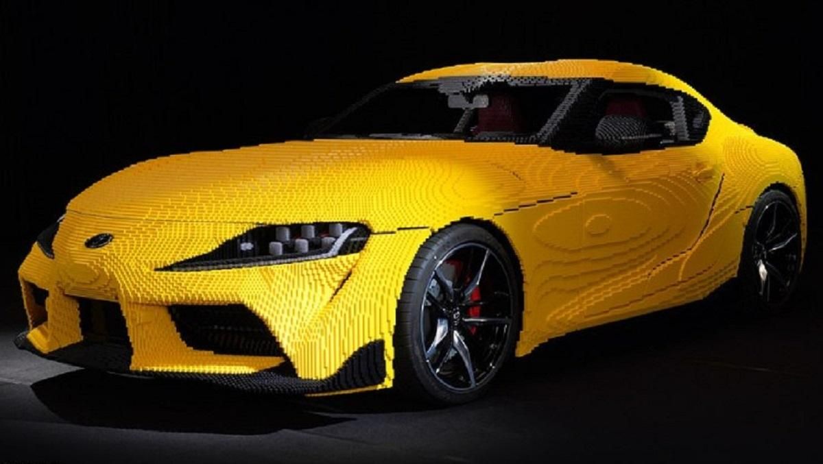 Разгоняется до 27 километров: невероятная Toyota Supra в натуральную величину, сделанная из Lego