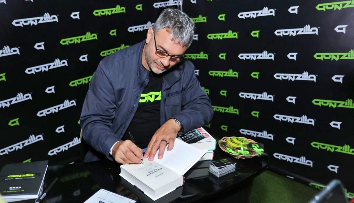 Я завжди починаю з простого, – Річард Морган про письменництво, адаптацію Netflix і Чорну Вдову - Розваги Я завжди починаю з простого, – Річард Морган про письменництво, адаптацію Netflix і Чорну Вдову - Розваги