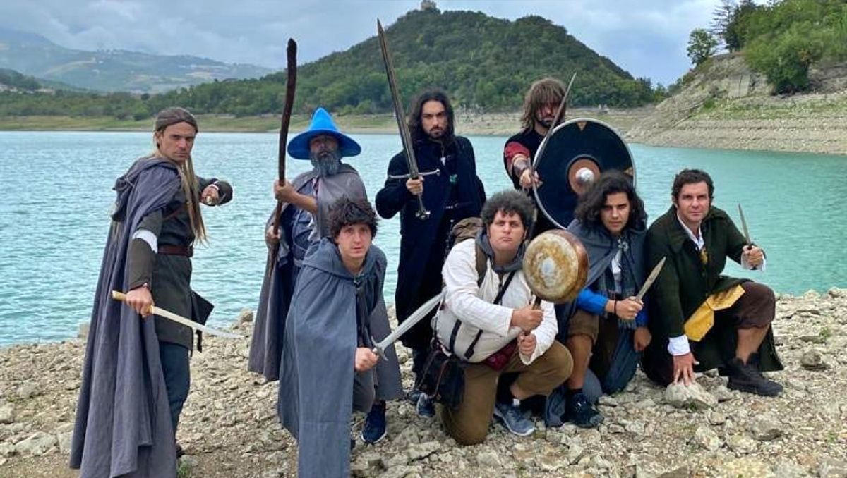 Тиждень до Везувію: фани "Володаря перснів" відтворили подорож Братства Персня у реальному житті - Розваги Тиждень до Везувію: фани "Володаря перснів" відтворили подорож Братства Персня у реальному житті - Розваги