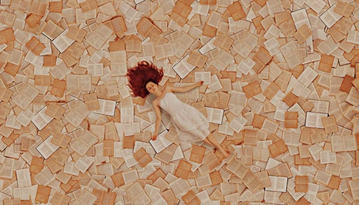 Не читанням єдиним: жінка створює неймовірні інсталяції за допомогою сотень книг - Розваги Не читанням єдиним: жінка створює неймовірні інсталяції за допомогою сотень книг - Розваги