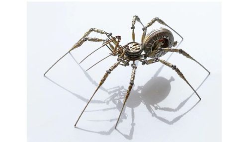 Павуки-кіборги: митець створює чудернацькі механізми зі старих годинників