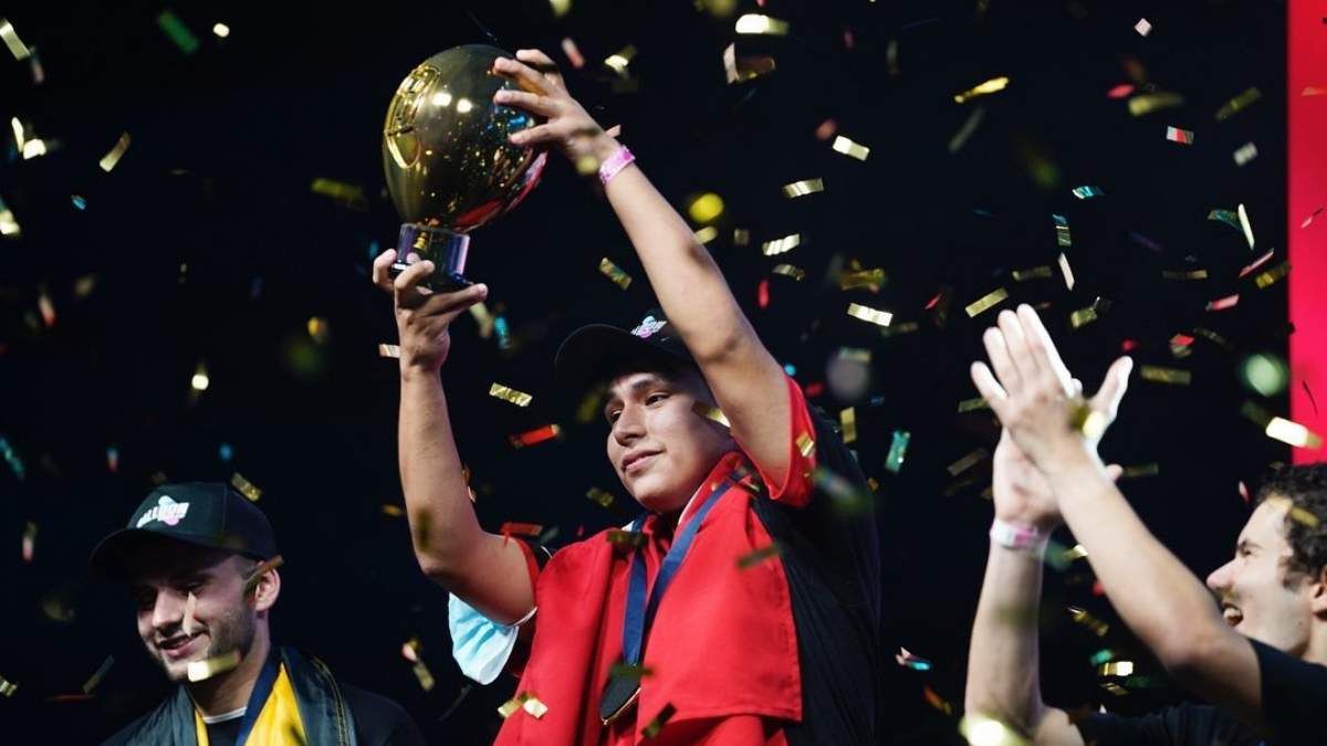 Футболіст "Барселони" Жерар Піке організував перший чемпіонат світу з гри із повітряною кулькою - Розваги