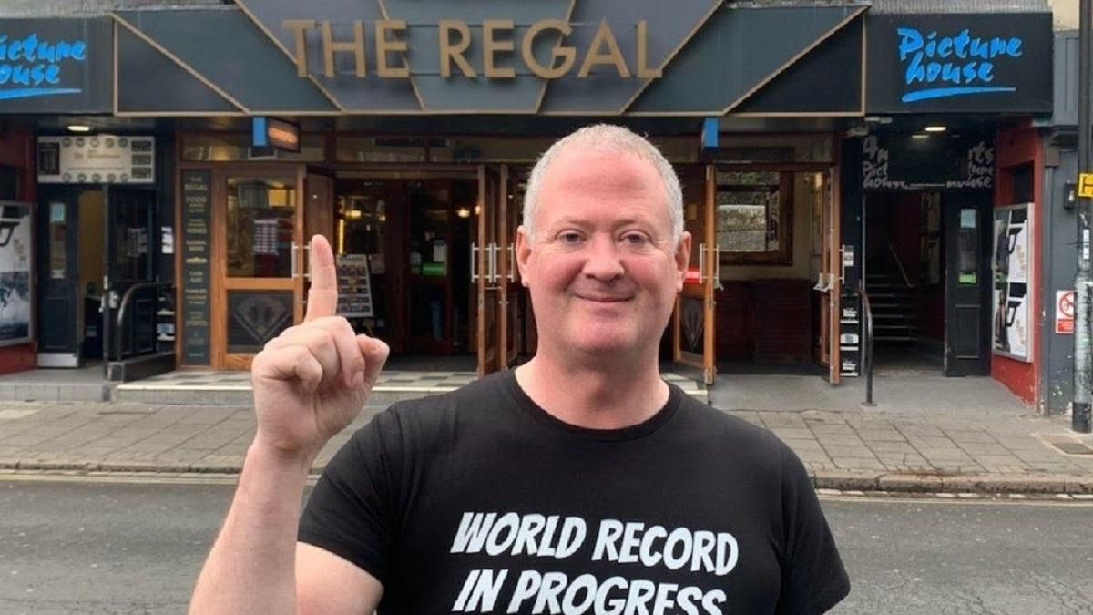 Новий світовий рекорд: чоловік відвідав 51 паб менше ніж за добу Новий світовий рекорд: чоловік відвідав 51 паб менше ніж за добу