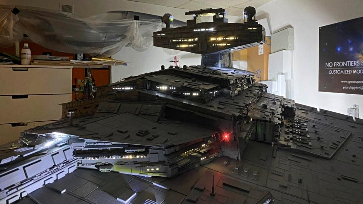 2800 часов работы: энтузиаст построил масштабную копию космического корабля из "Звездных войн" - Развлечения