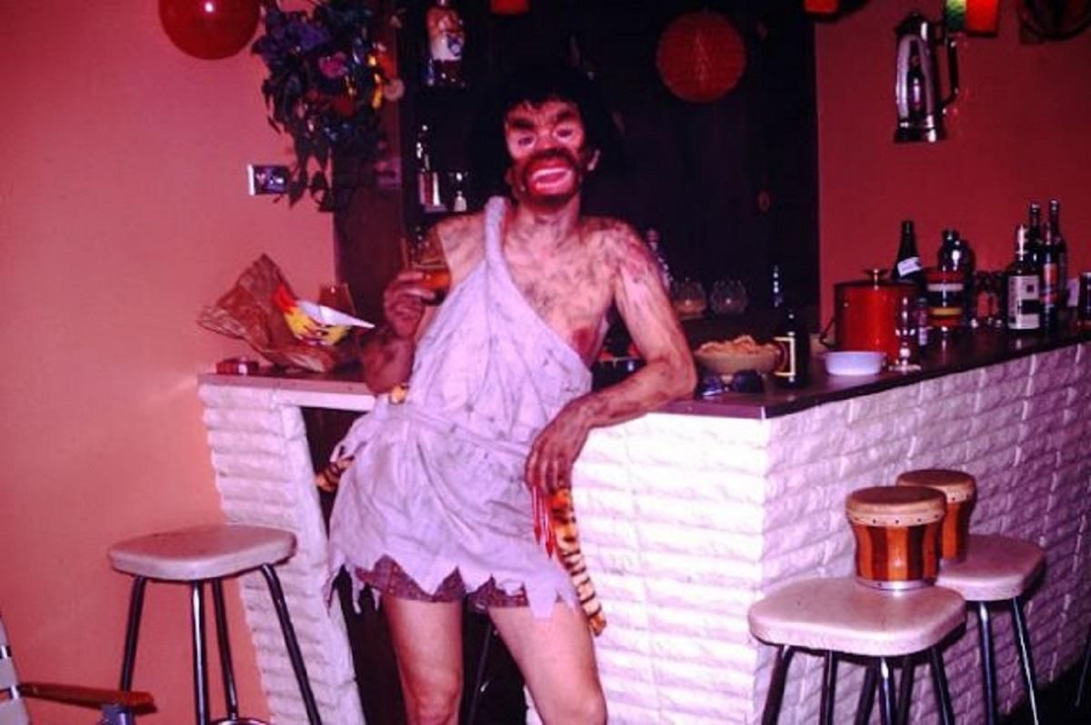 Очень странные и плохие костюмы Хэллоуина 1960-х годов: ретрофото Очень странные и плохие костюмы Хэллоуина 1960-х годов: ретрофото