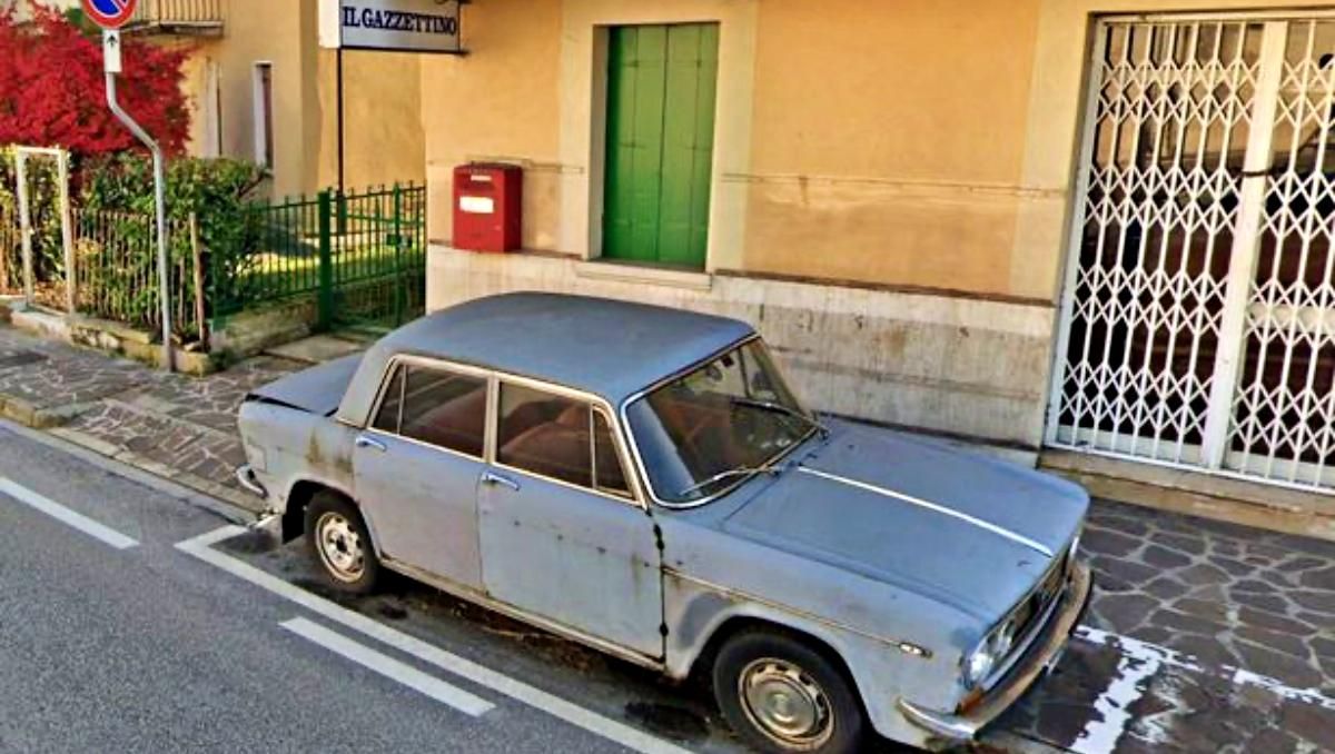 В Италии брошенный автомобиль простоял на улице почти 50 лет: его превратят в памятник - Развлечения