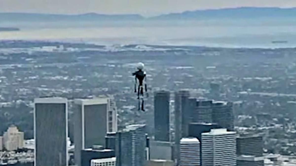 "Человек с реактивным ранцем", которого год разыскивало ФБР, вероятно, был воздушным шаром - Развлечения "Человек с реактивным ранцем", которого год разыскивало ФБР, вероятно, был воздушным шаром - Развлечения