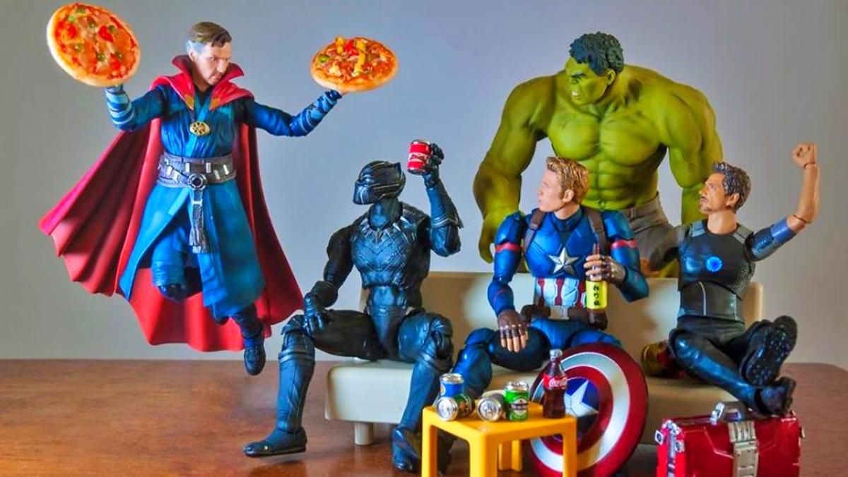 Что делают супергерои, когда не спасают мир: забавные инсталляции - Развлечения Что делают супергерои, когда не спасают мир: забавные инсталляции - Развлечения