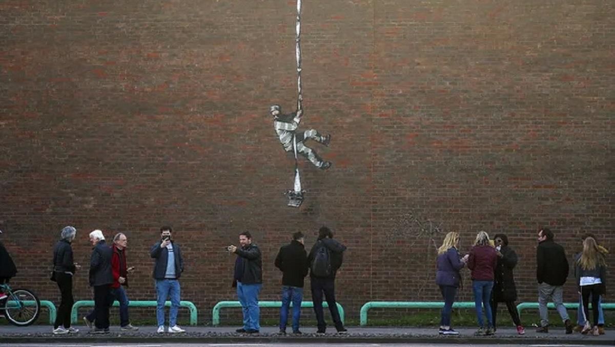 Бэнкси собирает 13 миллионов долларов для превращения тюрьмы в арт-пространство Бэнкси собирает 13 миллионов долларов для превращения тюрьмы в арт-пространство