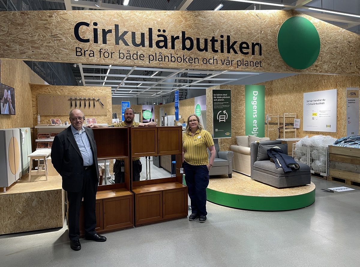 В ідеальному стані: чоловік повернув до IKEA шафу через 60 років після покупки В ідеальному стані: чоловік повернув до IKEA шафу через 60 років після покупки