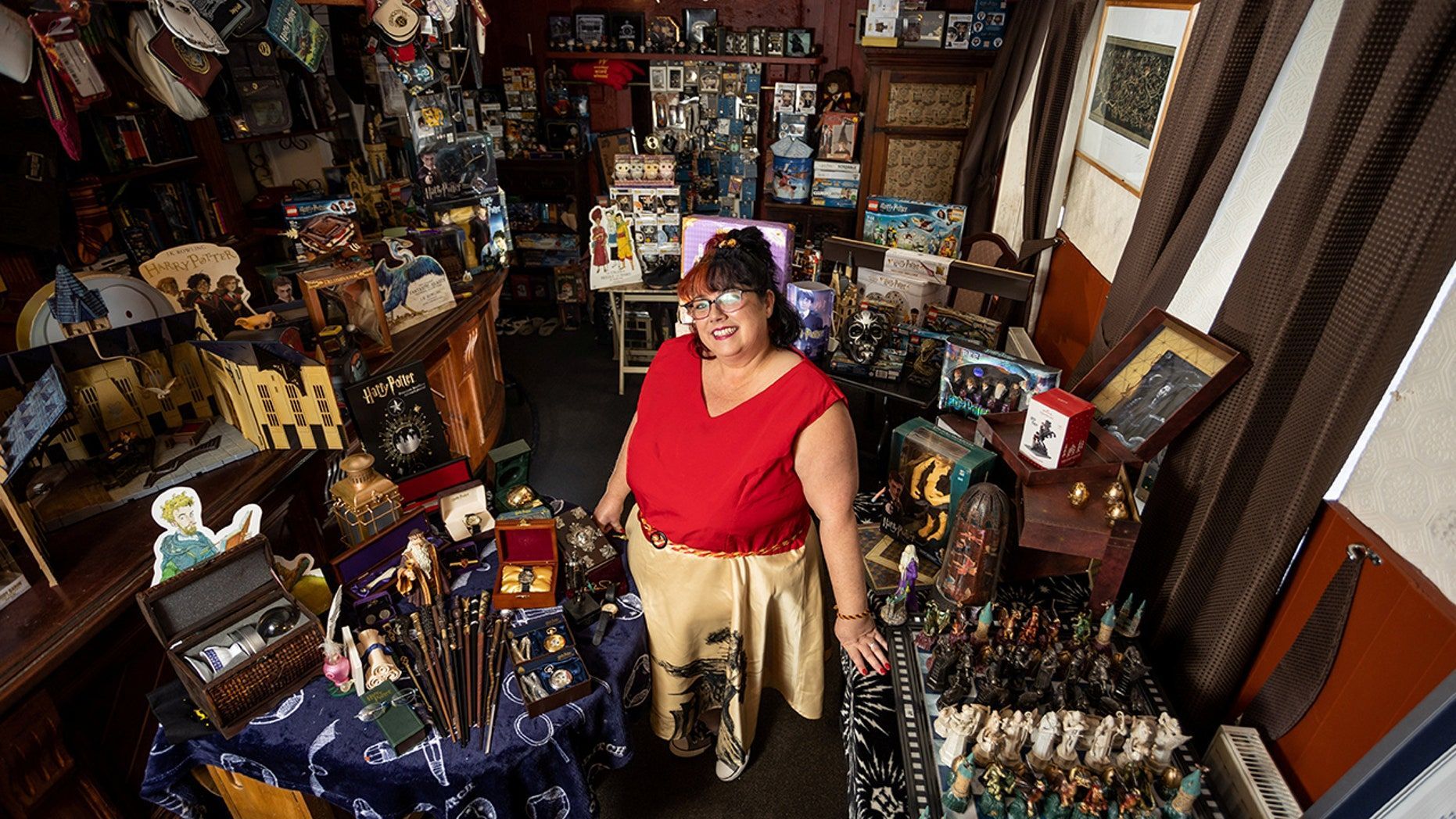 Настоящая фанатка: женщина собрала самую большую в мире коллекцию, посвященную "Гарри Поттеру"