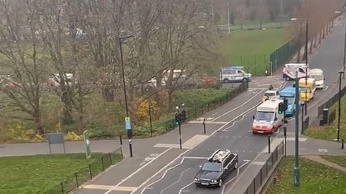 Моторошно і кумедно одночасно: продавці морозива влаштували парад фургонів на похоронах колеги Моторошно і кумедно одночасно: продавці морозива влаштували парад фургонів на похоронах колеги