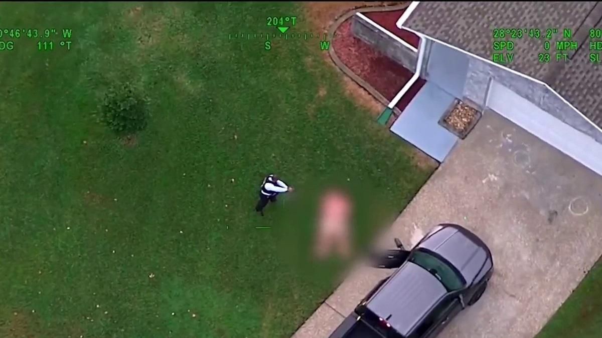 Голый мужчина угнал грузовик и устроил погоню с полицией Голый мужчина угнал грузовик и устроил погоню с полицией