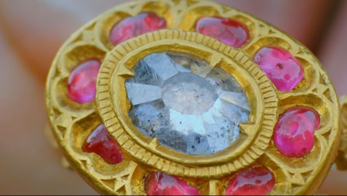 Куплена за безцінь каблучка виявилася у 2000 разів дорожчою: як таке можливо - Розваги Куплена за безцінь каблучка виявилася у 2000 разів дорожчою: як таке можливо - Розваги