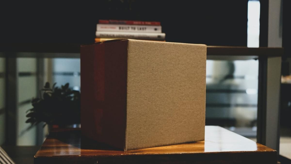 Професор коледжу отримав загадкову посилку з 180 000 доларів: звідки взялися гроші - Розваги Професор коледжу отримав загадкову посилку з 180 000 доларів: звідки взялися гроші - Розваги