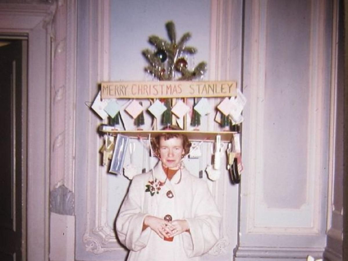 Странные и необычные новогодние прически девушек из прошлого: винтажные фото Странные и необычные новогодние прически девушек из прошлого: винтажные фото