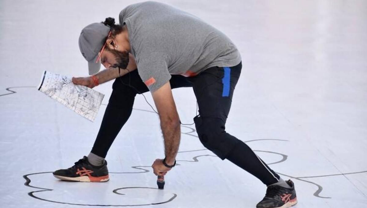 Размером с баскетбольную площадку: индийский художник создал самый большой рисунок в мире - Развлечения Размером с баскетбольную площадку: индийский художник создал самый большой рисунок в мире - Развлечения