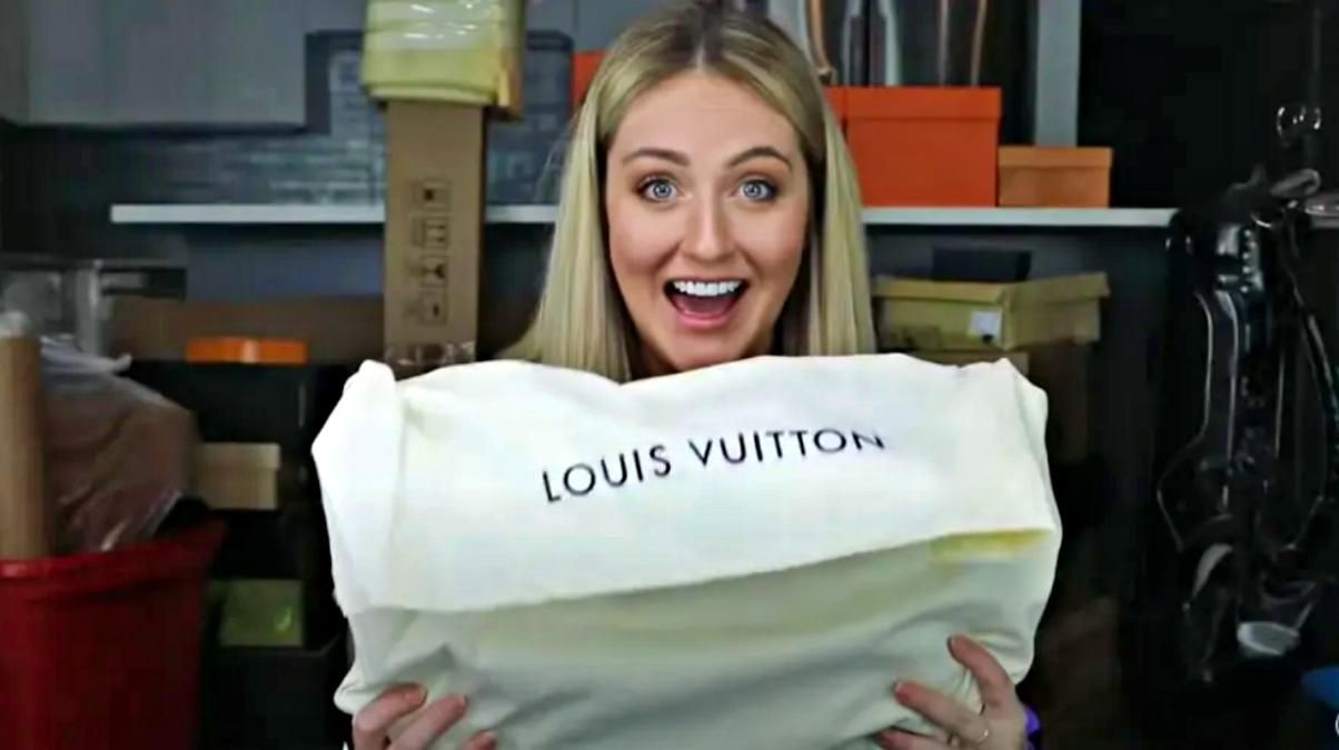 Дівчина купила загублені посилки та не прогадала: там були товари на 55 000 доларів - Розваги Дівчина купила загублені посилки та не прогадала: там були товари на 55 000 доларів - Розваги