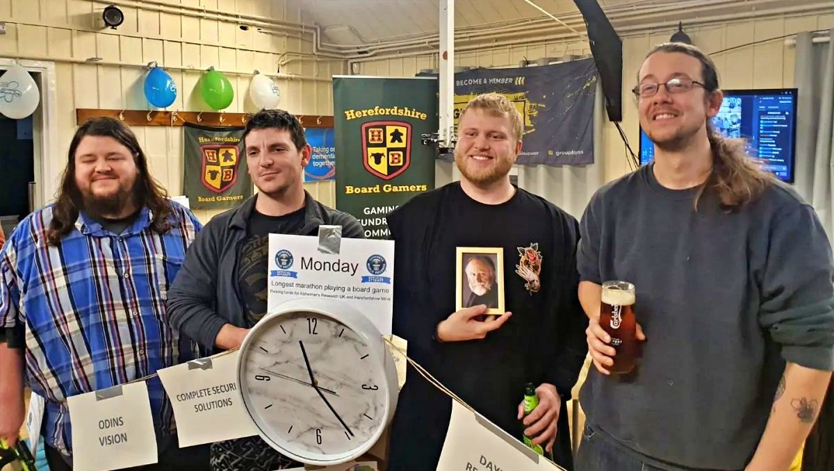 Рекордна партія: британці грали у настільну гру "Дюна" 85 годин поспіль - Розваги Рекордна партія: британці грали у настільну гру "Дюна" 85 годин поспіль - Розваги