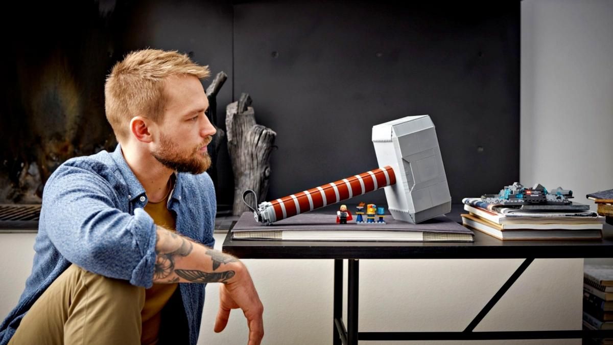 LEGO выпустит набор с молотом Тора: как будет выглядеть Мьельнир - Развлечения LEGO выпустит набор с молотом Тора: как будет выглядеть Мьельнир - Развлечения