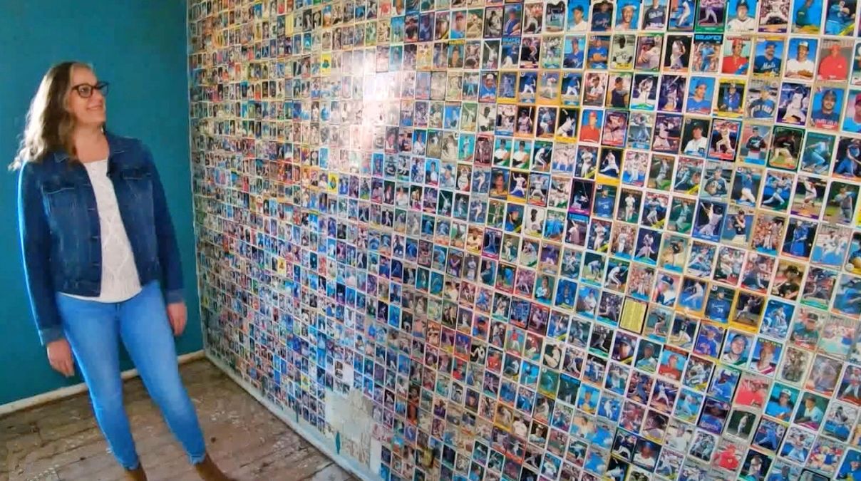 Сюрприз под черепицей: семья делала ремонт в своем доме и обнаружила неожиданную находку - Развлечения Сюрприз под черепицей: семья делала ремонт в своем доме и обнаружила неожиданную находку - Развлечения