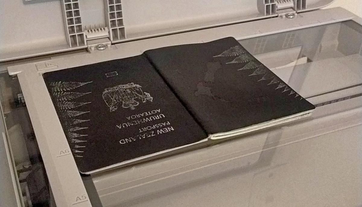 Обыскал все: мужчина потерял паспорт, а через 2 года нашел его в сканере - Развлечения Обыскал все: мужчина потерял паспорт, а через 2 года нашел его в сканере - Развлечения