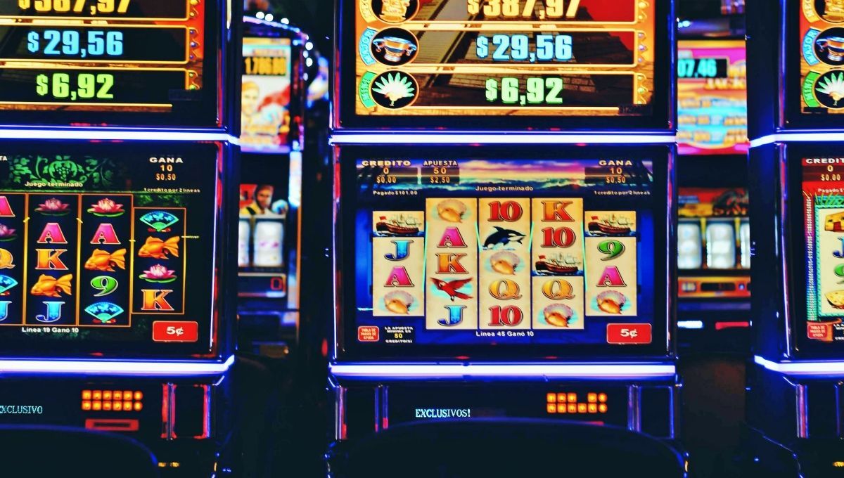 Мужчина выиграл 229 тысяч долларов в казино, но не узнал об этом из-за сбоя автомата - Развлечения