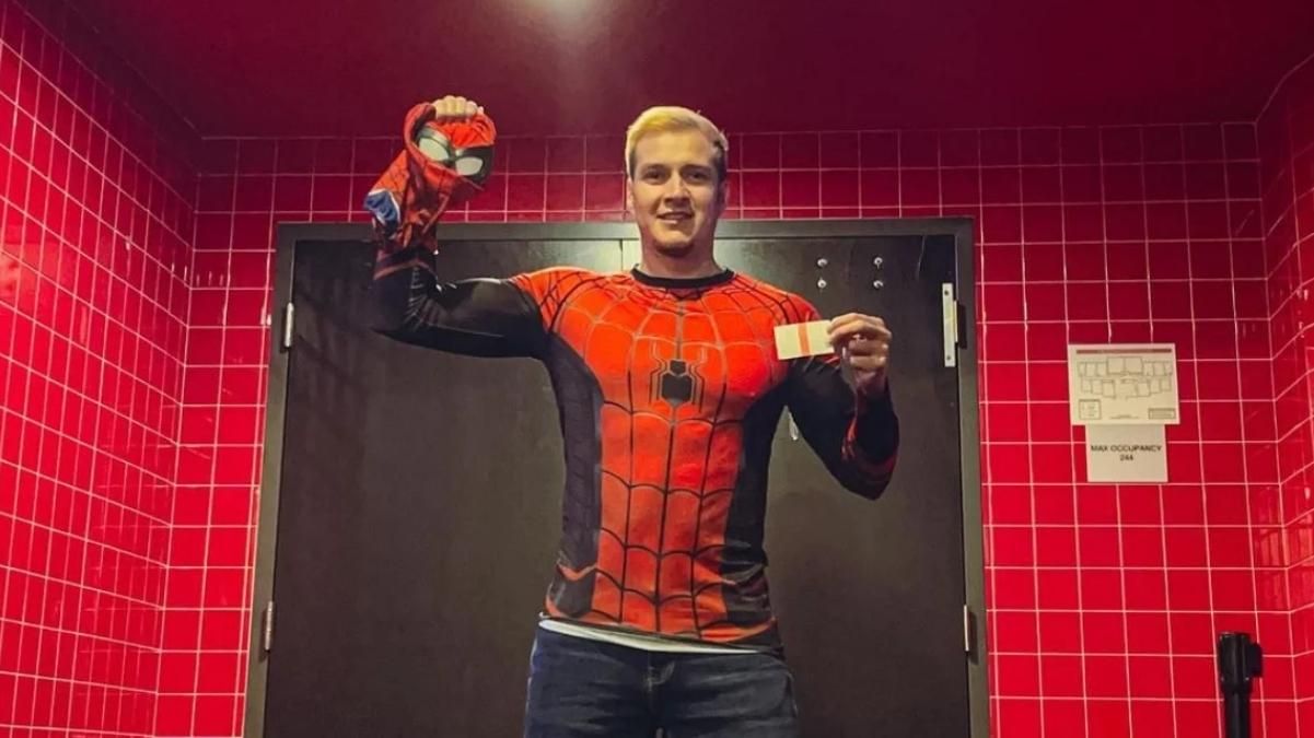 Безумный киноман: фанат Marvel посетил 205 сеансов фильма "Человек-паук: Домой пути нет" - Развлечения