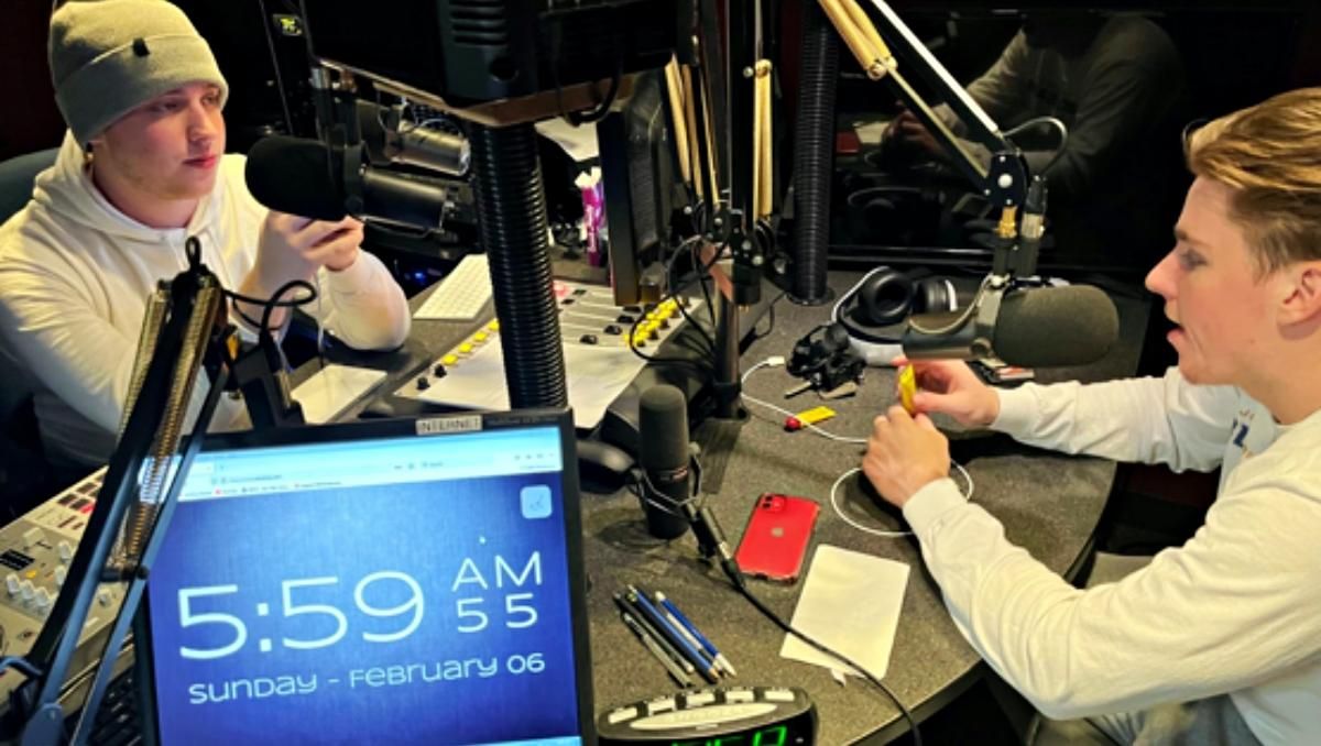 Розмовляли понад 25 годин: студенти-діджеї встановили рекорд з найдовшим радіоінтерв'ю - Розваги Розмовляли понад 25 годин: студенти-діджеї встановили рекорд з найдовшим радіоінтерв'ю - Розваги