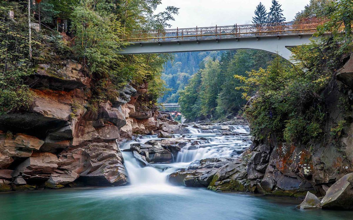 Самые красивые водопады Ивано-Франковской области – куда уйти от жары Самые красивые водопады Ивано-Франковской области – куда уйти от жары