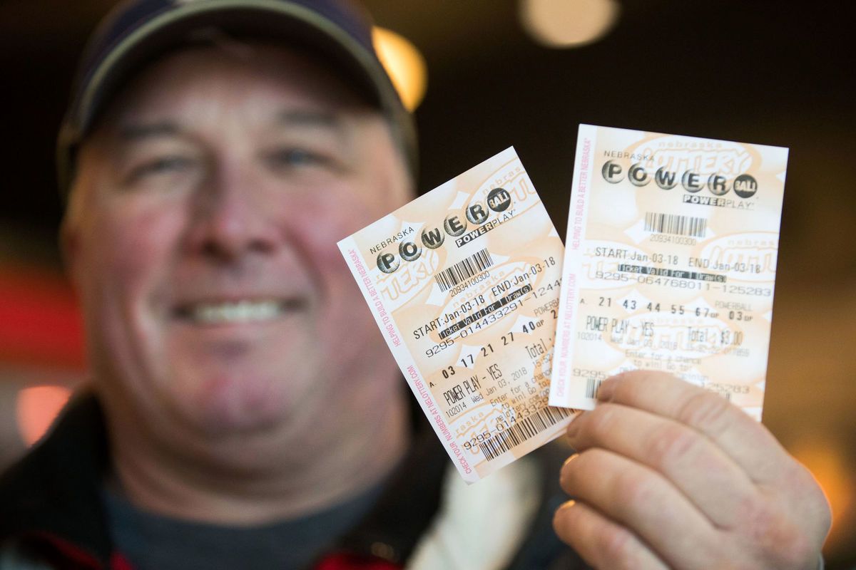 У США чоловік переміг у лотереї завдяки доньці і віддав їй всі гроші