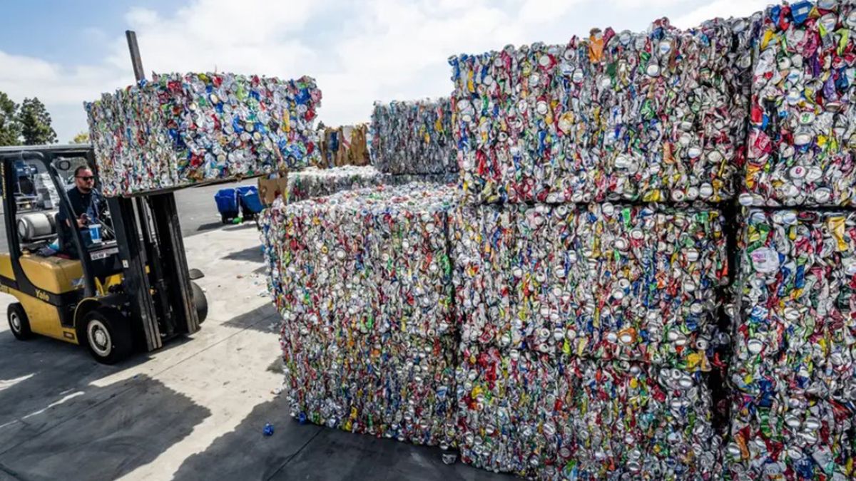 У США сім'я незаконно вивозила сміття і розбагатіла У США сім'я незаконно вивозила сміття і розбагатіла