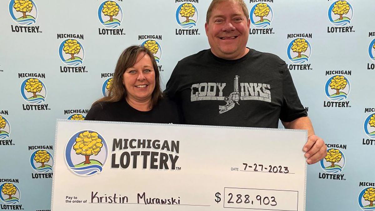 В США женщина выиграла у лотерею в день рождения мужчины