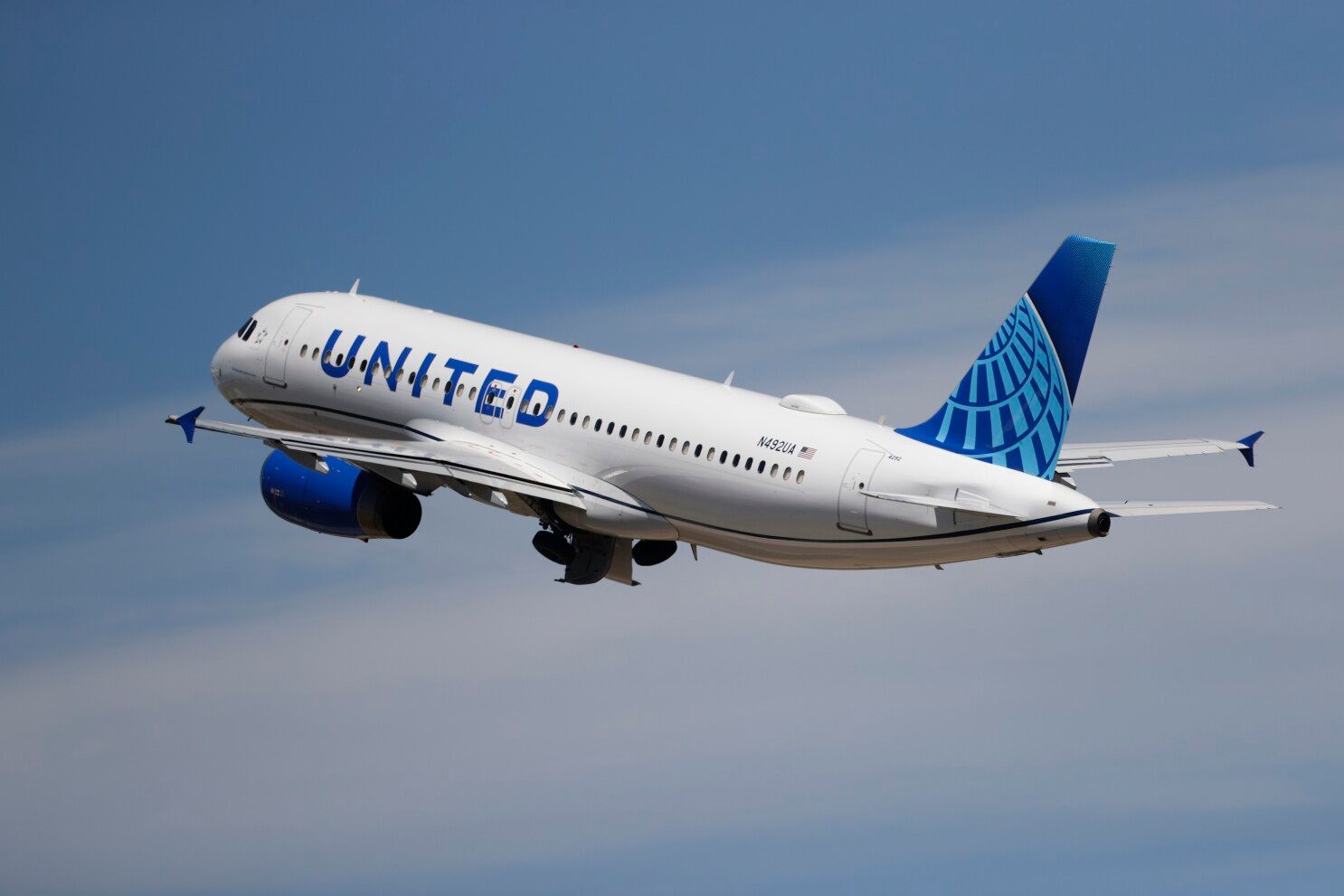 Самолет United Airlines совершил вынужденную посадку, чтобы взорвать пассажирку