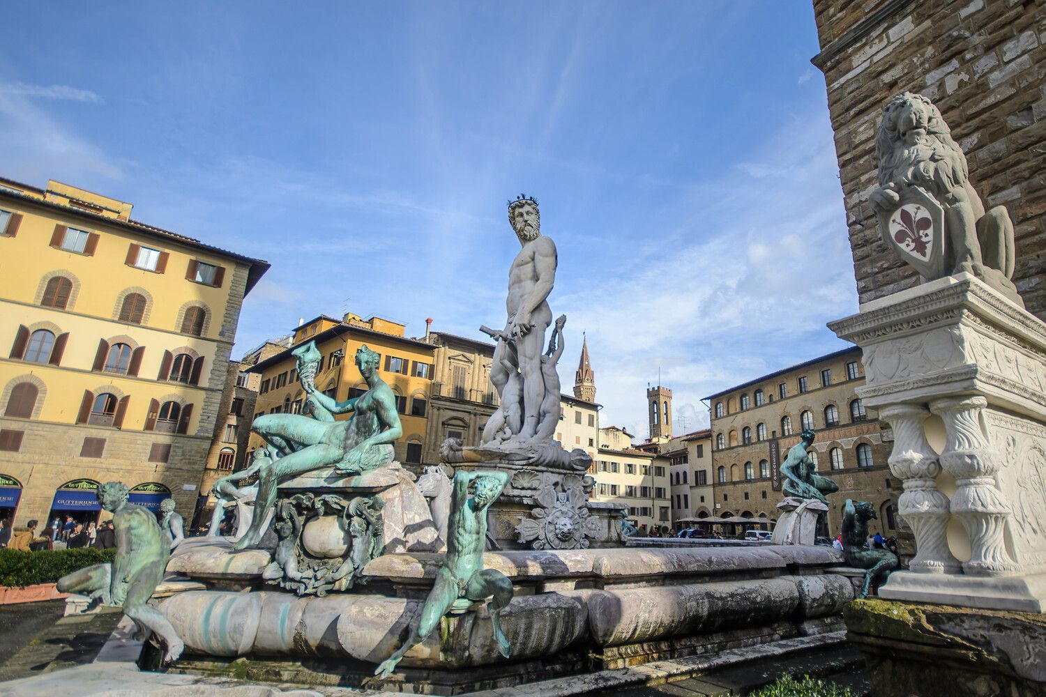 Турист в Италии сломал статую Нептуна во Флоренции
