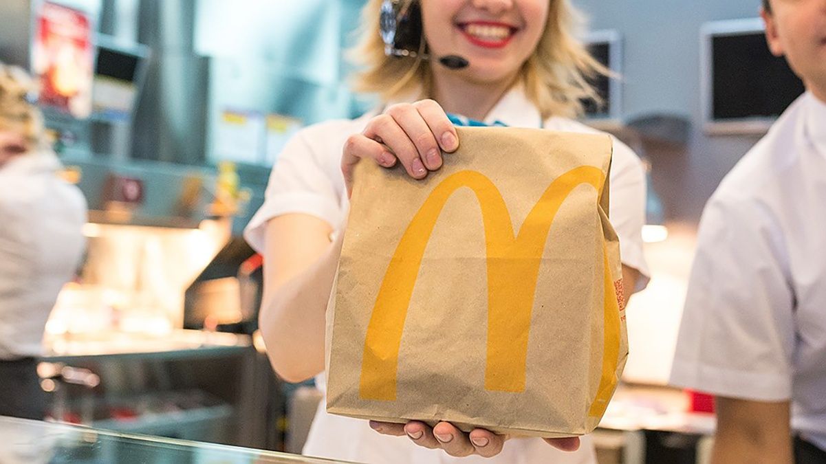 Працівниця McDonald's зізналася, чому ігнорує клієнтів Працівниця McDonald's зізналася, чому ігнорує клієнтів