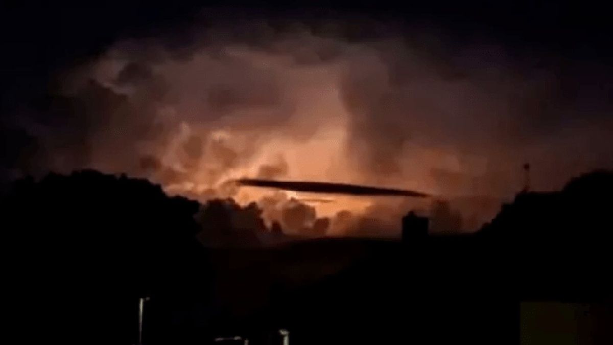 В Британии в небе заметили НЛО и облачную вспышку – что это было В Британии в небе заметили НЛО и облачную вспышку – что это было