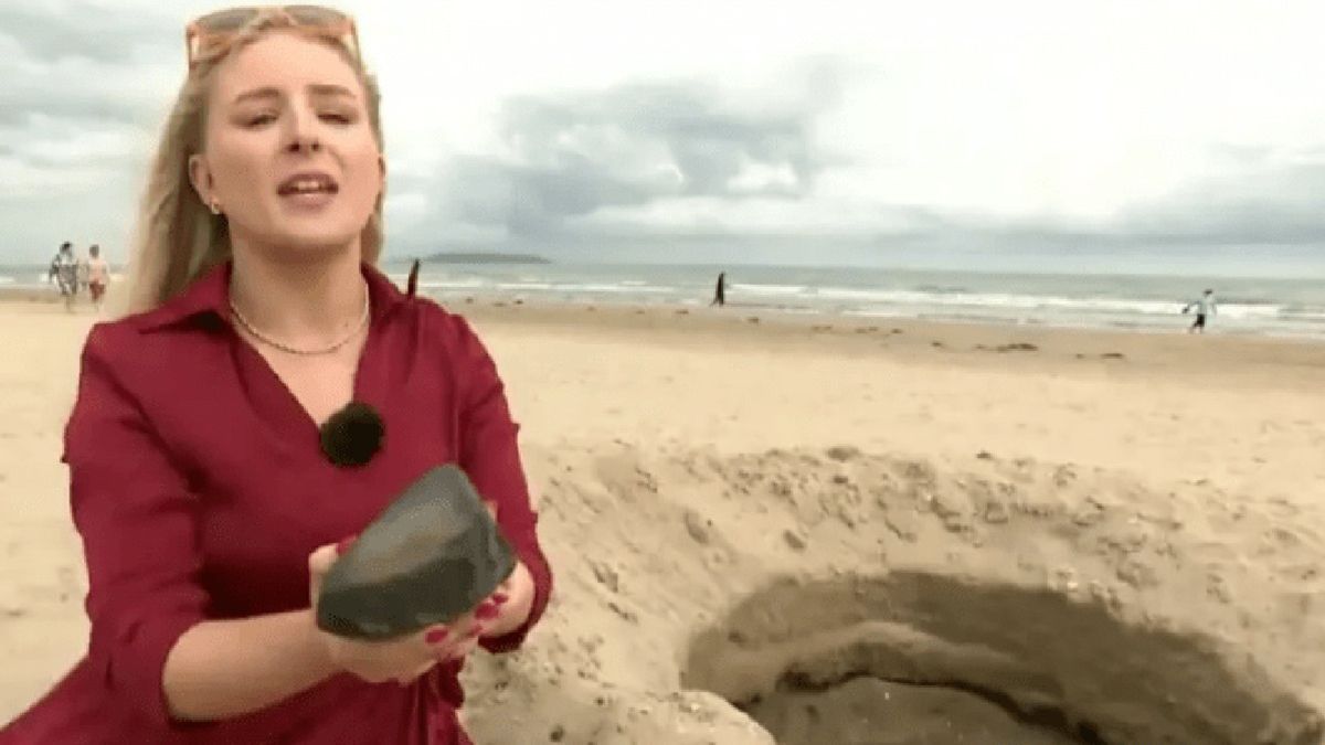 На пляже в Ирландии обнаружили загадочный кратер – что это было на самом деле