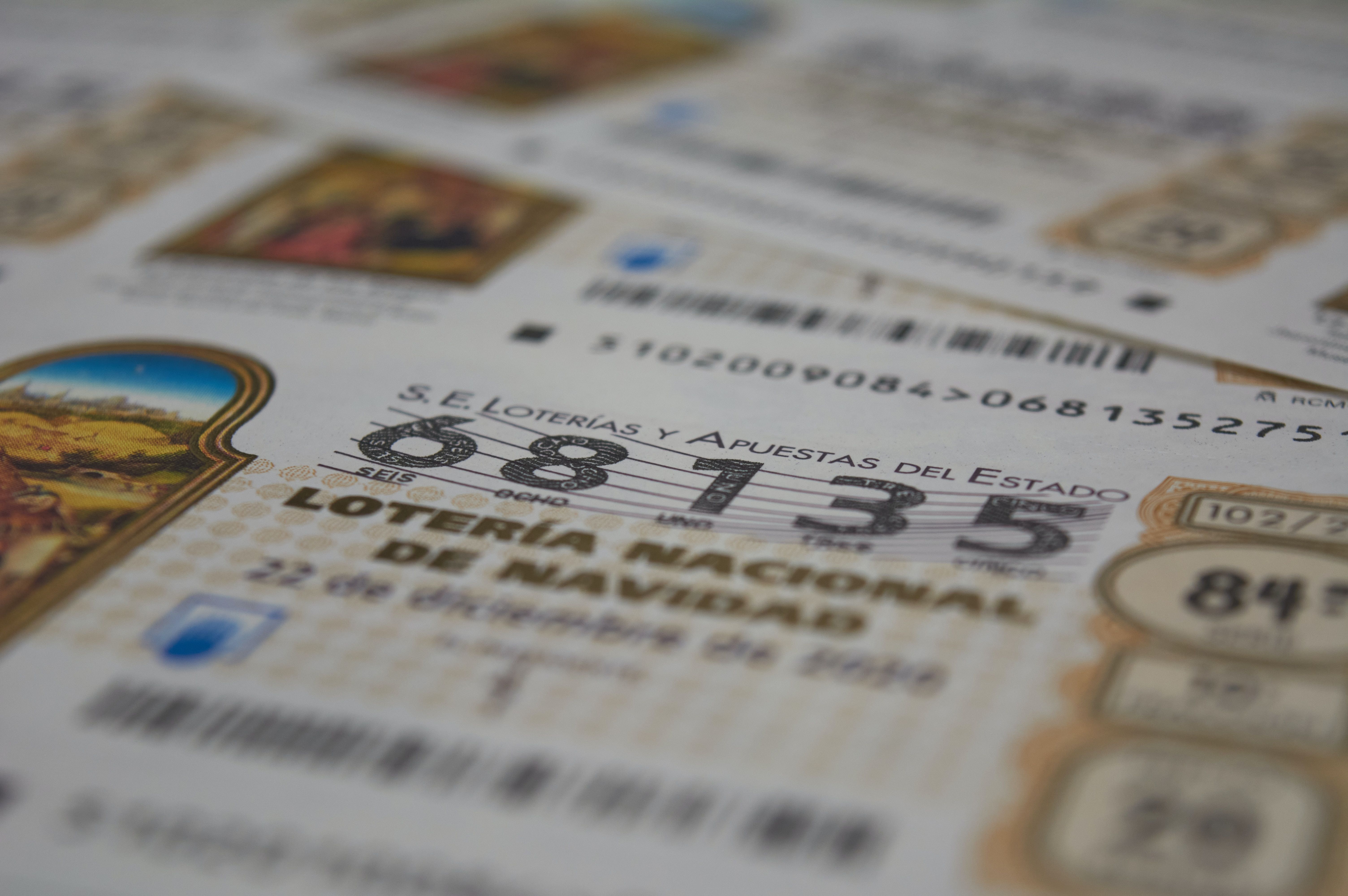 Мужчина купил 24 одинаковых лотерейных билета и сорвал джекпот