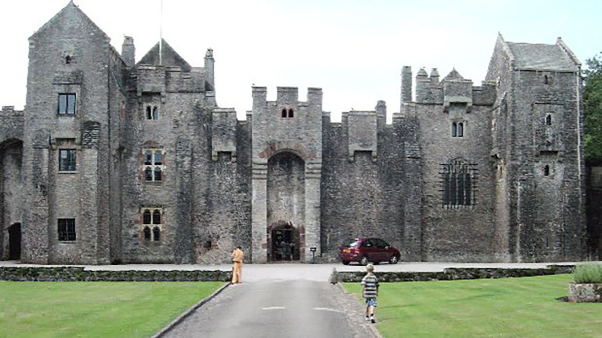 У Британії популярності набирає фальшивий британський замок