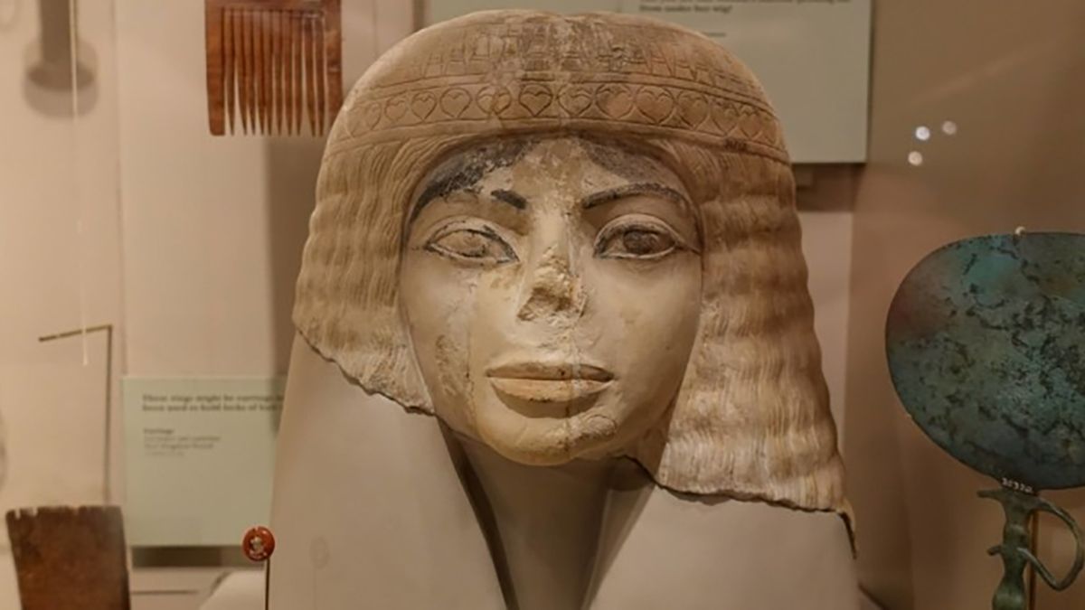 На египетской статуе разглядели лицо Майкла Джексона.