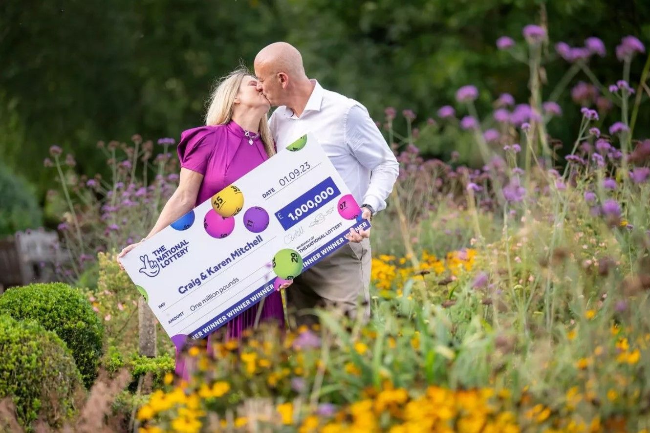 Пара сорвала куш в лотерею – что они купили сперва Пара сорвала куш в лотерею – что они купили сперва