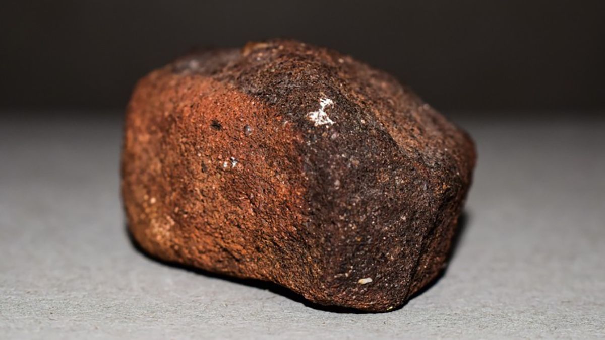 Мужчина нашел метеорит в парке Австралии