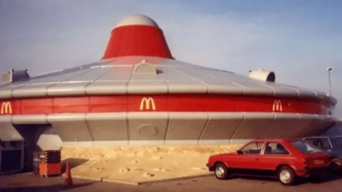 McDonald's у формі НЛО - рідкісне відео закладу