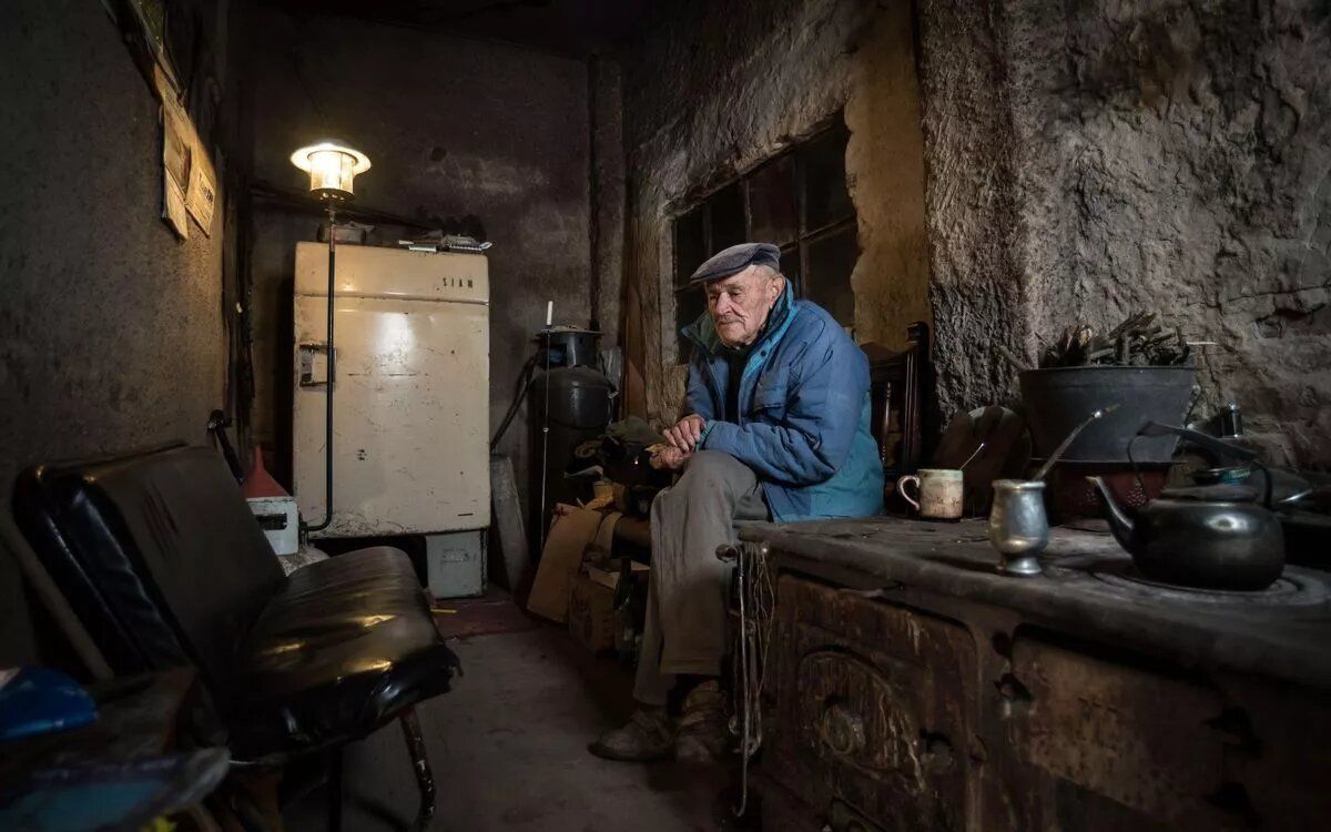 Найсамотніша людина у світі – як живе Пабло Новака в покинутому селі
