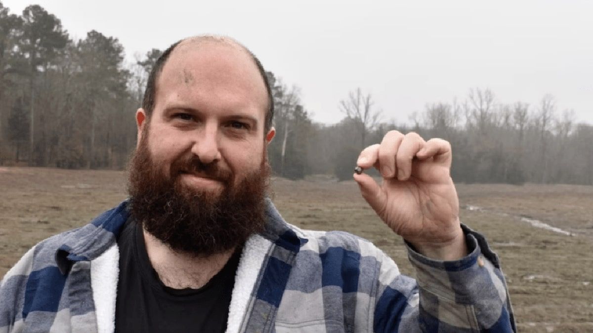 Турист знайшов у багнюці справжній скарб Турист знайшов у багнюці справжній скарб