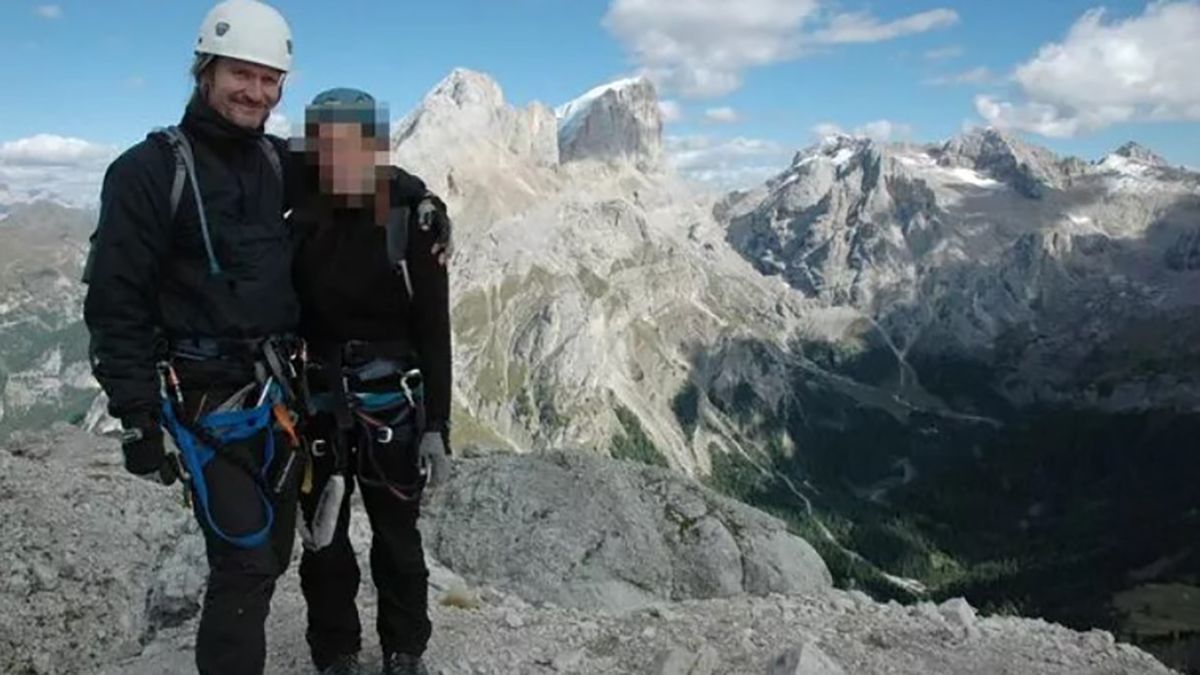 Женщина подала иск против мужчины, который жил двойной жизнью Женщина подала иск против мужчины, который жил двойной жизнью