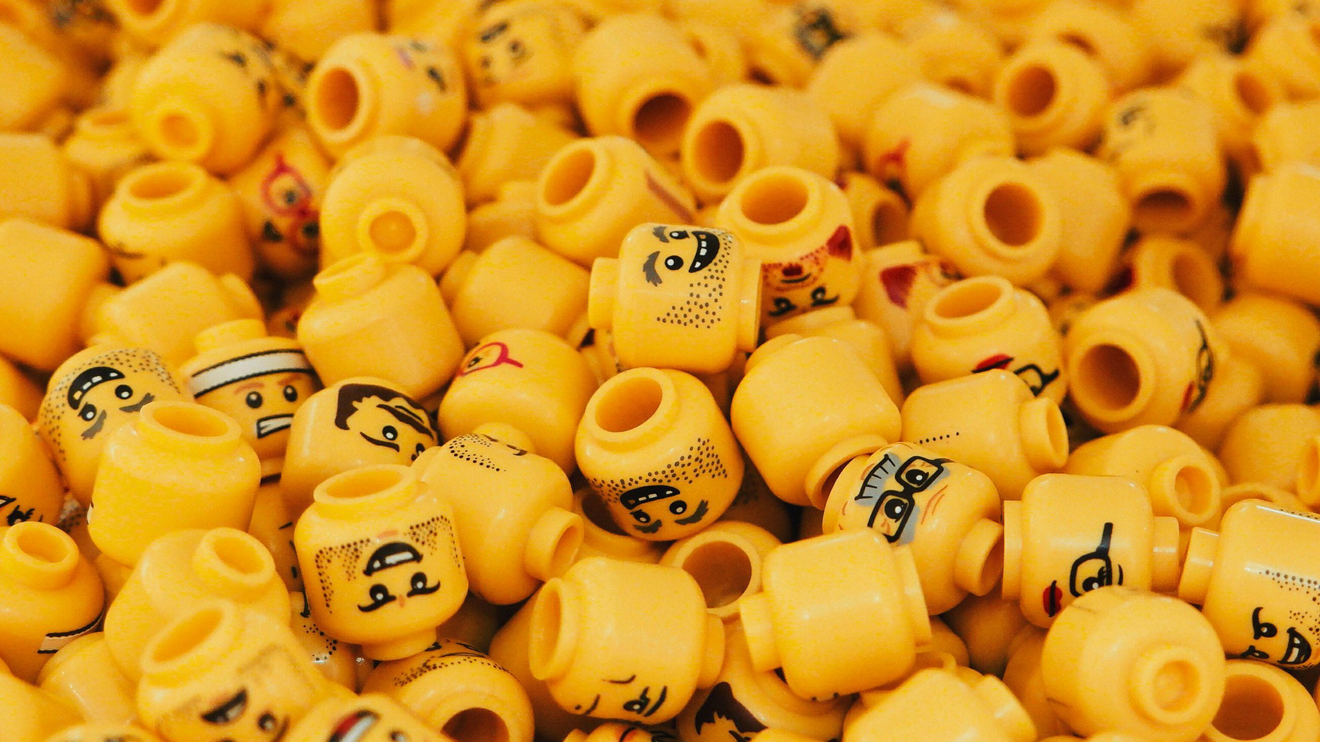 На аукционе продали самую дорогую деталь Lego - фото На аукционе продали самую дорогую деталь Lego - фото