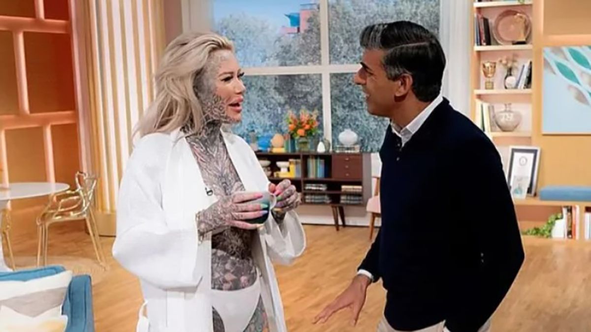 Ріші Сунак зустрівся в прямому ефірі з найбільш татуйованою жінкою Британії Ріші Сунак зустрівся в прямому ефірі з найбільш татуйованою жінкою Британії